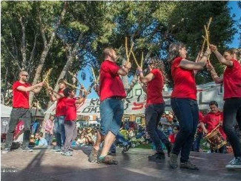 Los danzantes del Gancho en una actuación