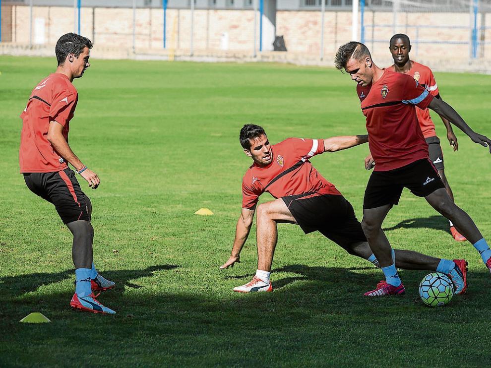 Morán, Cabrera, Ortuño y Diamanka, durante el ensayo de ayer en la Ciudad Deportiva.