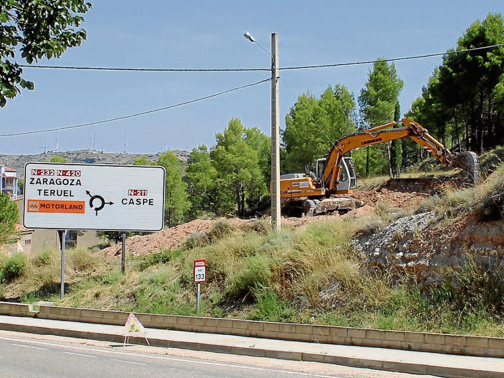 Las máquinas en la fotoya trabajan en la construcción de la nueva estación de Alcañiz .