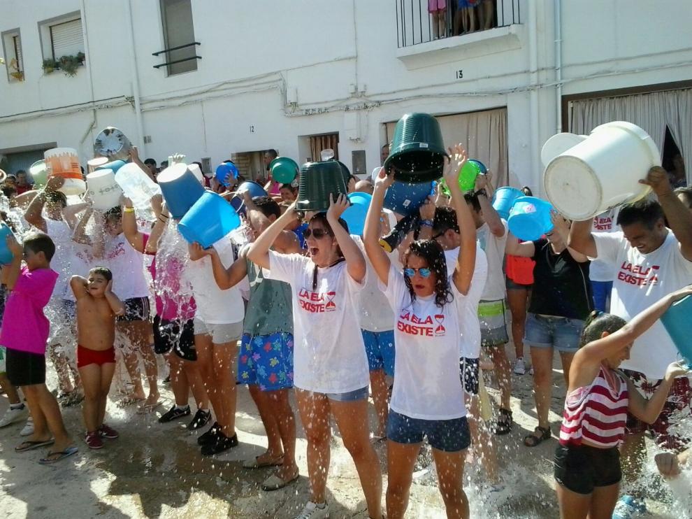 Reto del cubo de agua helada en Híjar