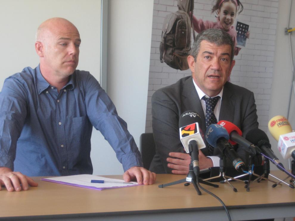 Ismael Hernández, presidente del AMPA, y Enrique Bilbao, director de la cooperativa.