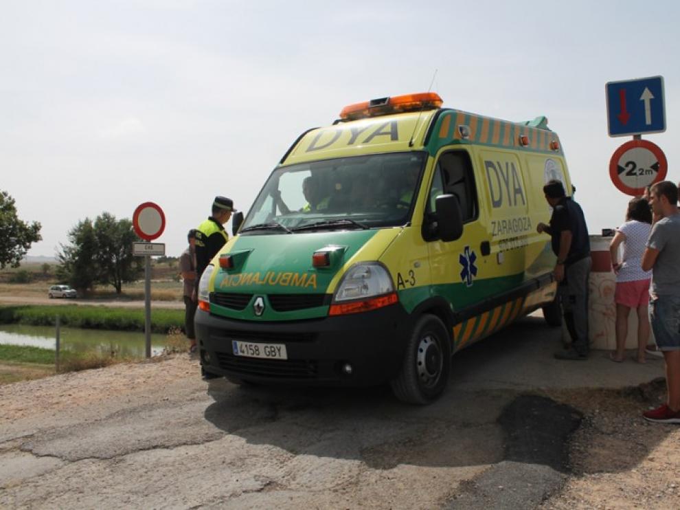 Una ambulancia acercándose a la zona