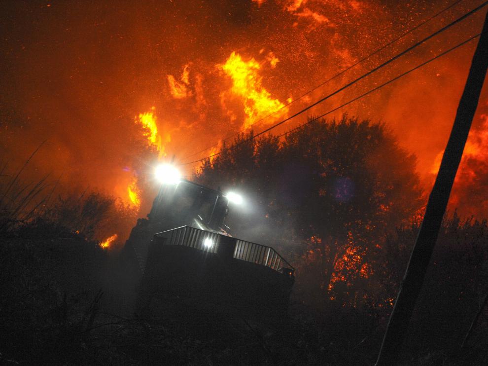 El fuego de Cualedro (Ourense), ya está estabilizado pero ha arrasado 3.000 hectáreas.
