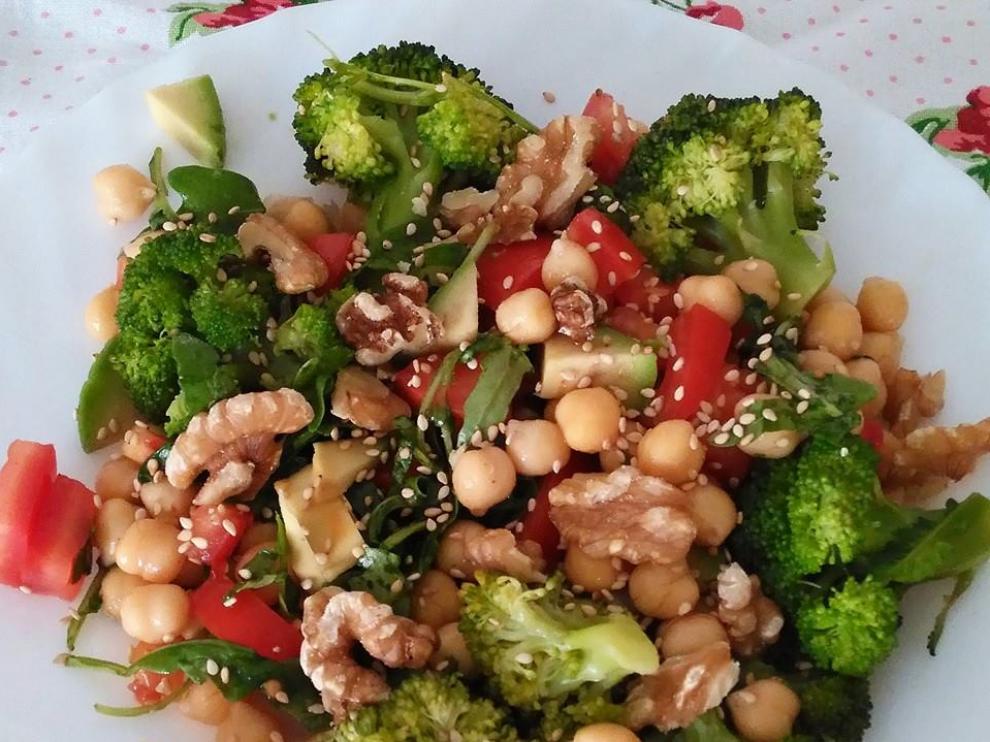 Legumbres en ensalada, una opción para no suprimir la ingesta de este enérgico alimento en verano.