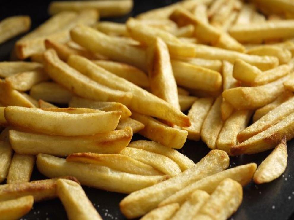Estudios recientes señalan otros alimentos como las patatas chips o las frituras como más influyentes en la aparición de la obesidad.