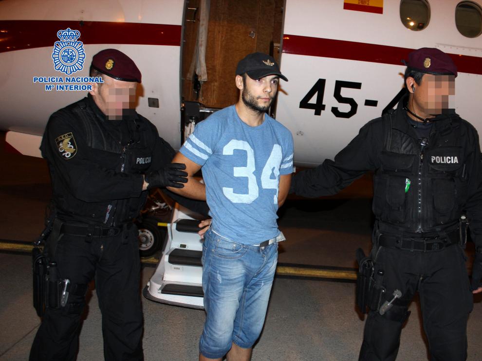 Sergio Morate, a su llegada al aeropuerto madrileño de Torrejón tras su traslado a España procedente de Rumanía.