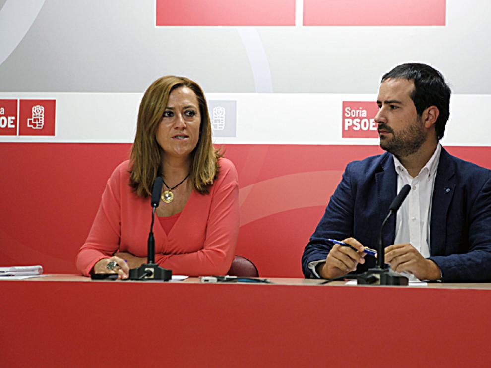 Los procuradores socialistas Ángel Hernández y Virginia Barcones, en una fotografía de archivo.