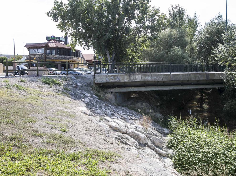 ?Puente de la Fuente de la Junquera, zona en la que se encontró ayer el cadáver del mendigo.