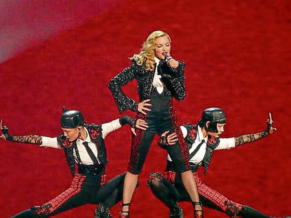 Madonna, torera en la presentación de 'Living for love'.