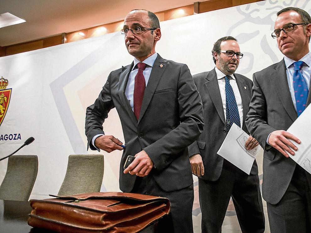 Los consejeros Fernando Rodrigo y Fernando Sainz de Varanda, y el presidente Christian Lapetra, en la última junta de accionistas.