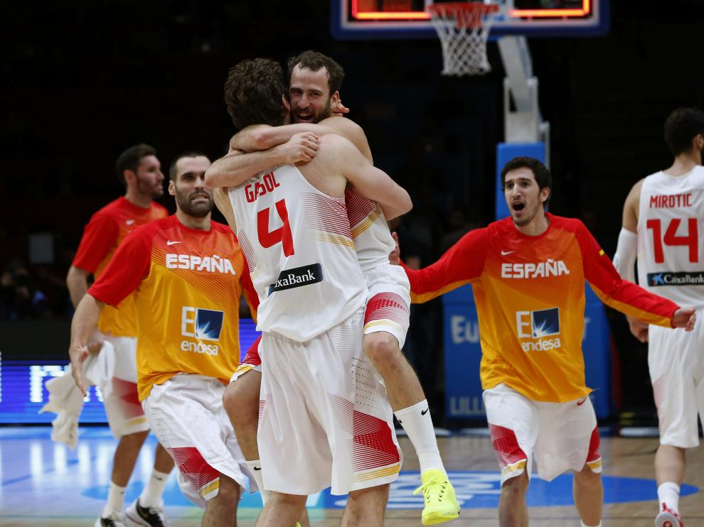 La selección española de baloncesto celebra su pase a semifinales del Eurobasket 2015.