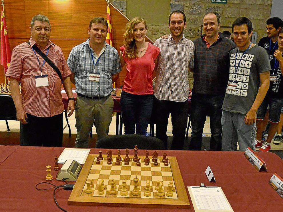 El equipo del Jaime Casas, con su presidente José Antonio Buil (de pie) en Linares.