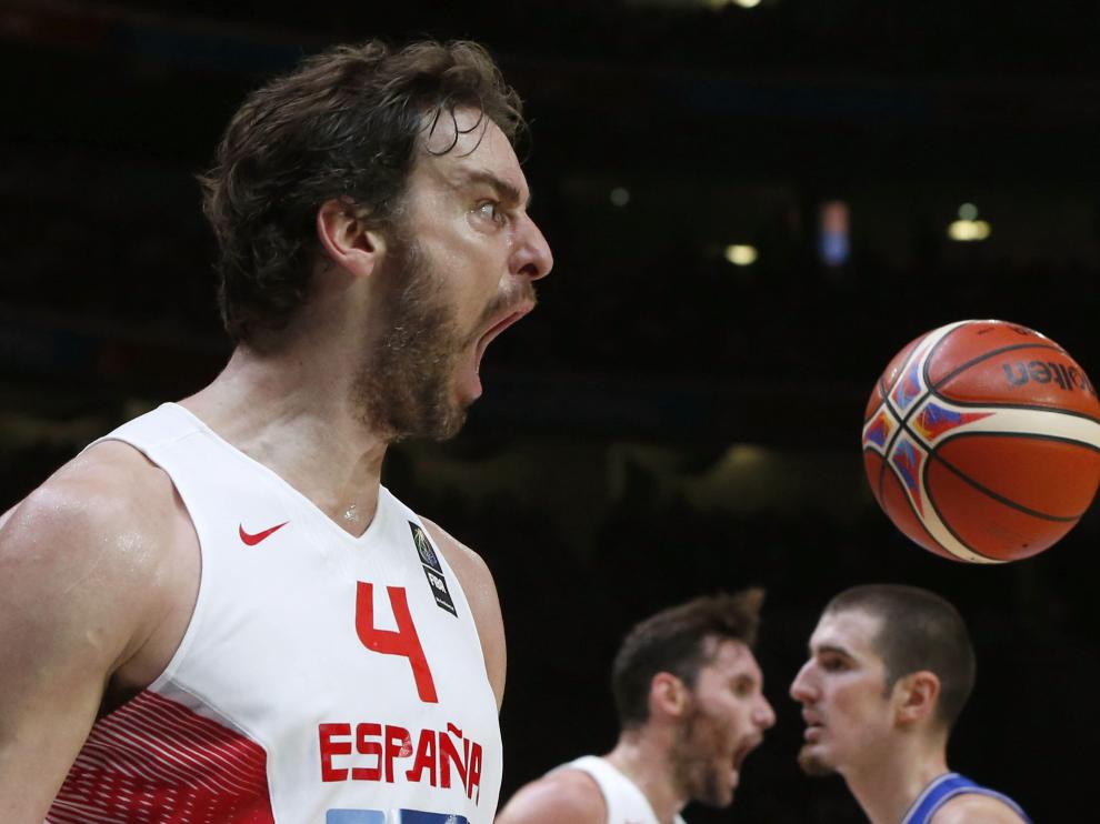 Pau Gasol destacó anotando 40 puntos.