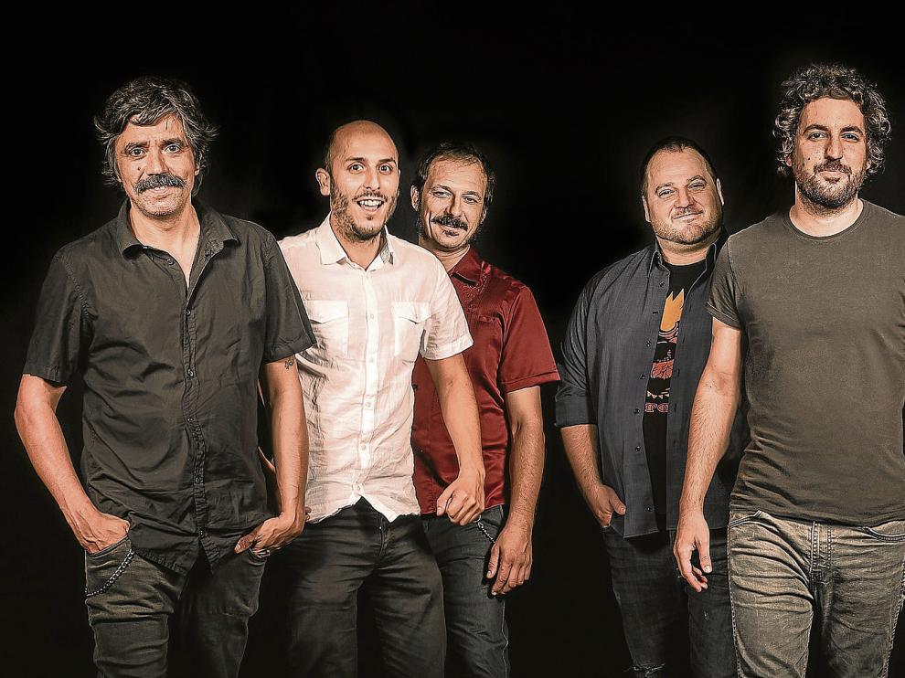 Tachenko son de izquierda a derecha Sergio Vinadé, Alfonso Luna, Libi García, Rafa Domínguez y Sebas Puente.