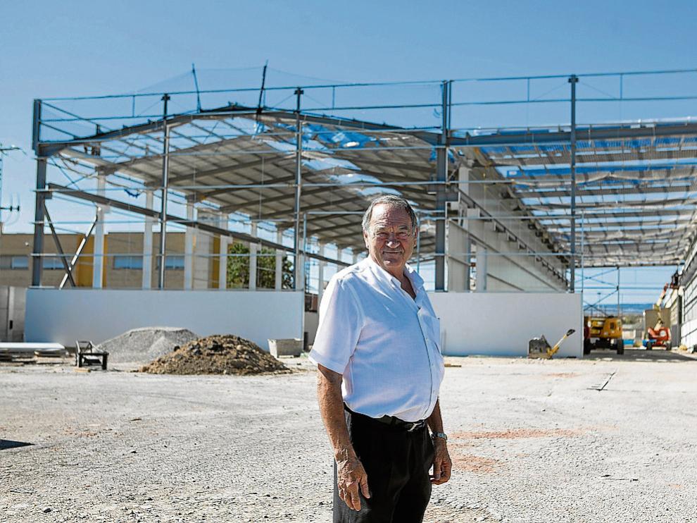 Mariano Colás, fundador de Maquinara Colás, en las obras de las nuevas instalaciones.