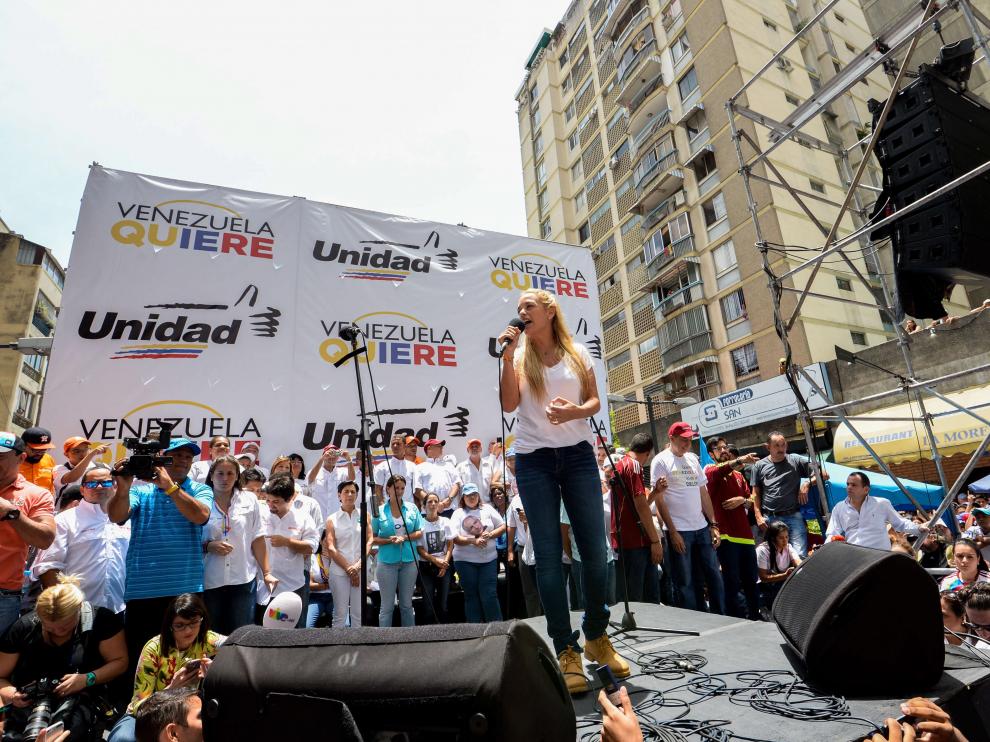 La mujer de Leopoldo López, Lilian Tintori, ha encabezado la ruta pacífica para pedir la liberación de su marido.