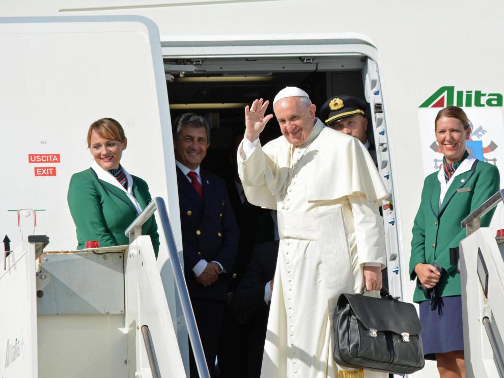 El Papa Francisco momentos antes de coger el vuelo que le lleva a La Habana, Cuba.
