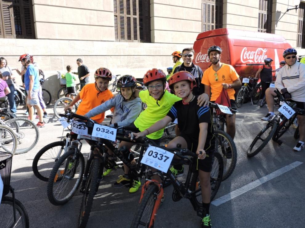 Los oscenses se han sumado a la celebración del día de la Bicicleta