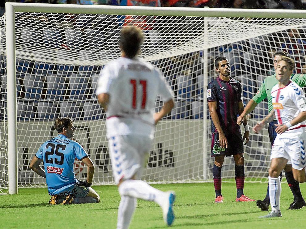 Aythami muestra su decepción tras el tercer gol del Alavés, antes de que se produjera la reacción azulgrana.