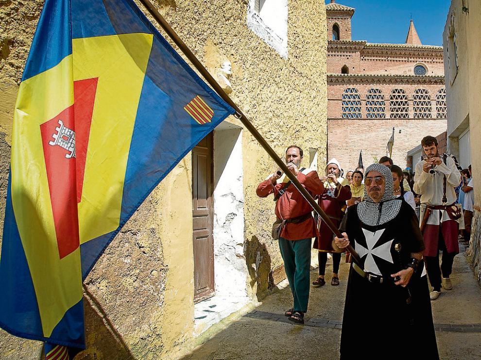 Un momento del desfile, que pasó por la plaza del Anacoreta y otras calles de la localidad.