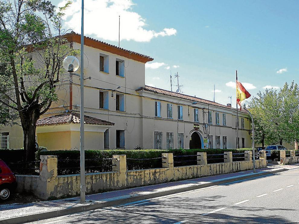 El cuartel se levantó junto a la travesía de Utrillas en los años sesenta del siglo XX.