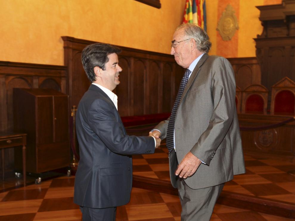 Luis Felipe saluda a Amado Franco.