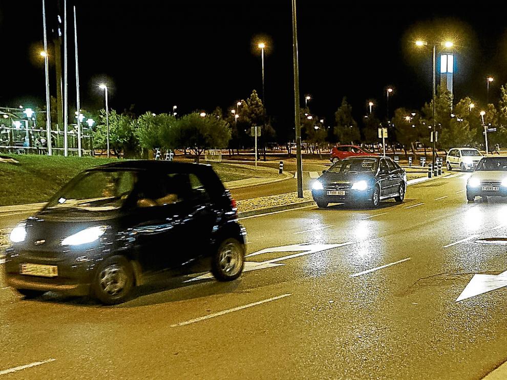 Tras el gran atasco del lunes por la noche, ayer se decidió habilitar un segundo carril de salida para abandonar el centro comercial. Eso dio una mayor fluidez a la circulación, y permitió evitar las retenciones de jornadas anteriores.