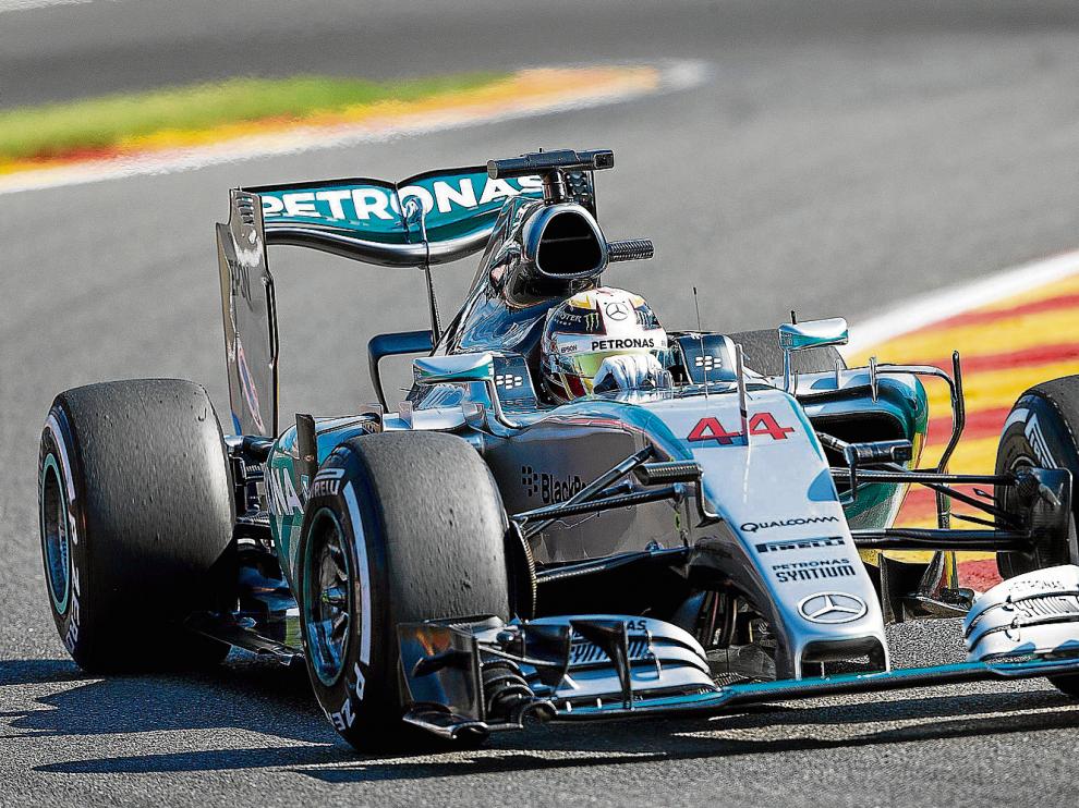 El piloto británico Lewis Hamilton, que hoy sale desde la pole, ayer en el entrenamiento en el circuito de Spa (Bélgica).