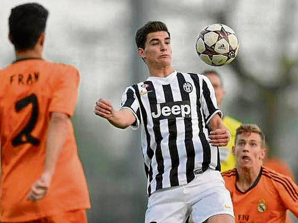 Sergio Buenacasa, con la Juventus, en un partido de categoría juvenil ante el Real Madrid.