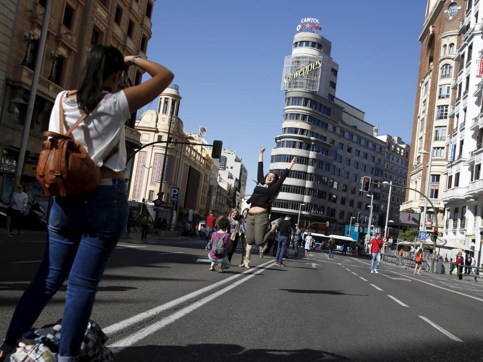La Gran Vía de Madrid, sin coches este martes.
