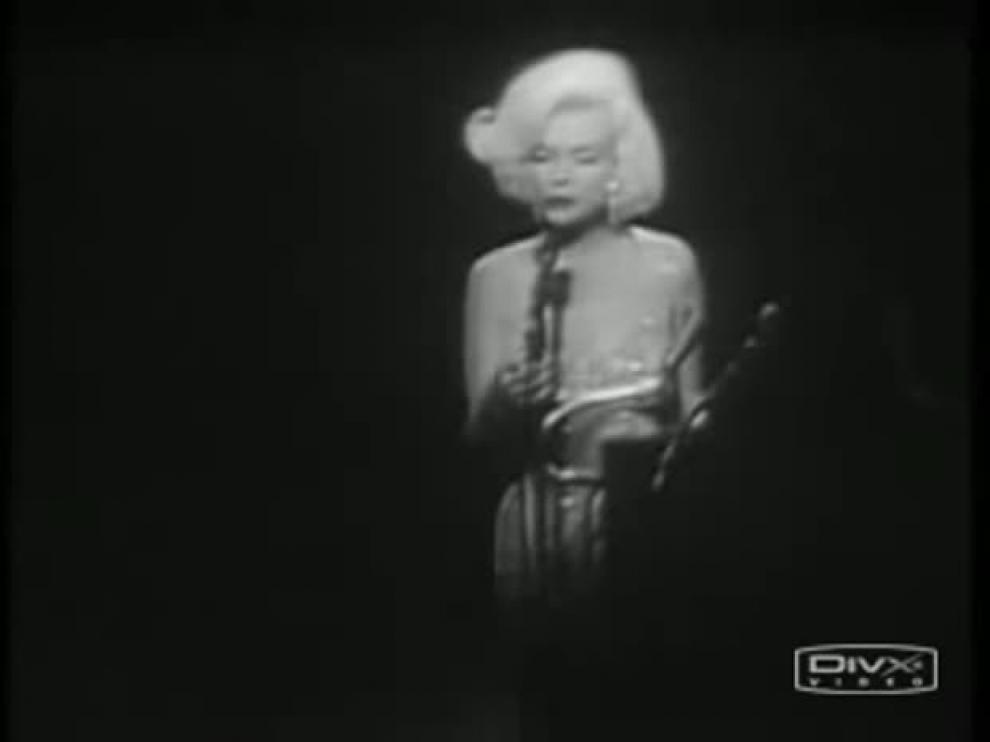 Marilyn Monroe canta 'Happy Birthday to you'