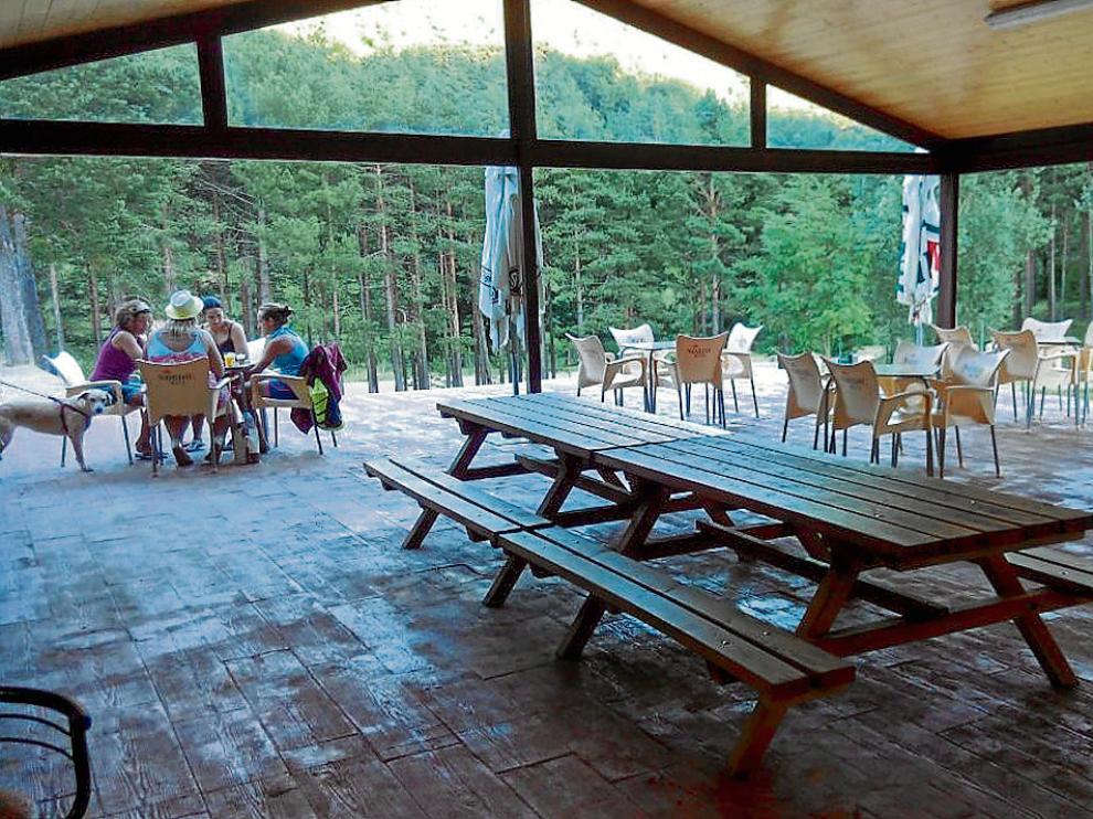 El comedor del campin de Pigalo ha sido reacondicionado recientemente.