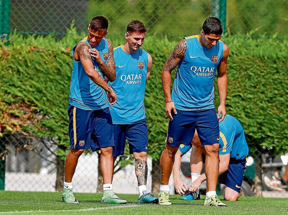El tridente azulgrana Neymar, Messi y Suárez, ayer en el entrenamiento del FC Barcelona.