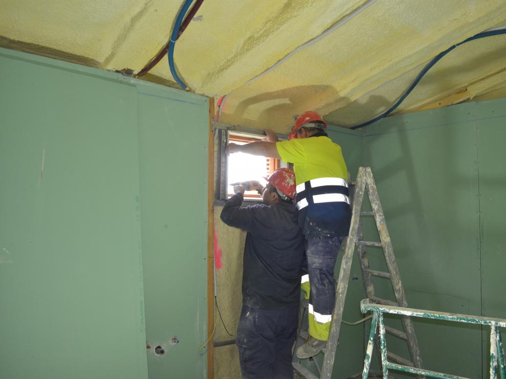 Alumnos-trabajadores en el palacio Abacial