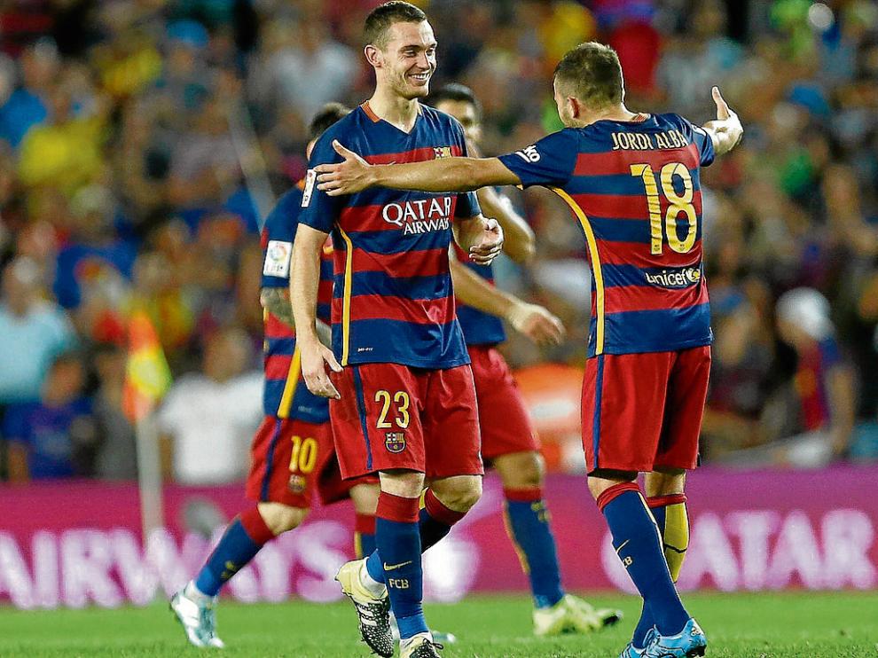 Vermaelen izquierda celebra con Jordi Alba el gol que marcó ayer en el Camp Nou.