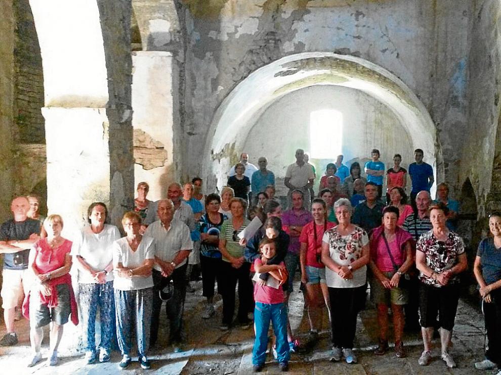 Los vecinos celebraron misa por primera vez en la iglesia desde que finalizó la restauración.