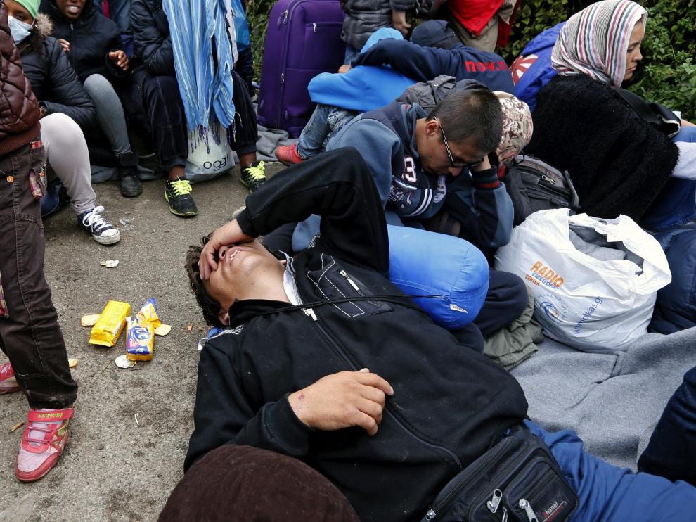 Una imagen de refugiados en la frontera entre Servia y Croacia.
