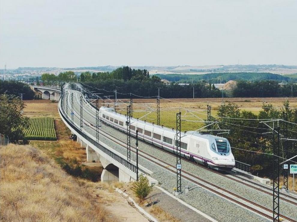La nueva línea está diseñada para la circulación de trenes a una velocidad máxima de 350 km/h.