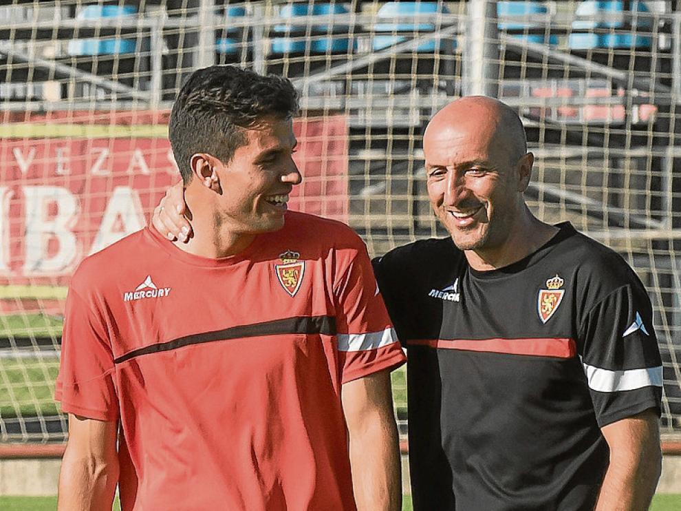 Cabrera charla con Popovic durante un entrenamiento