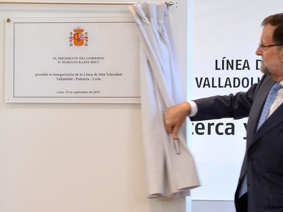 El presidente del Gobierno, Mariano Rajoy, durante la inauguración de la estación de tren en Palencia.