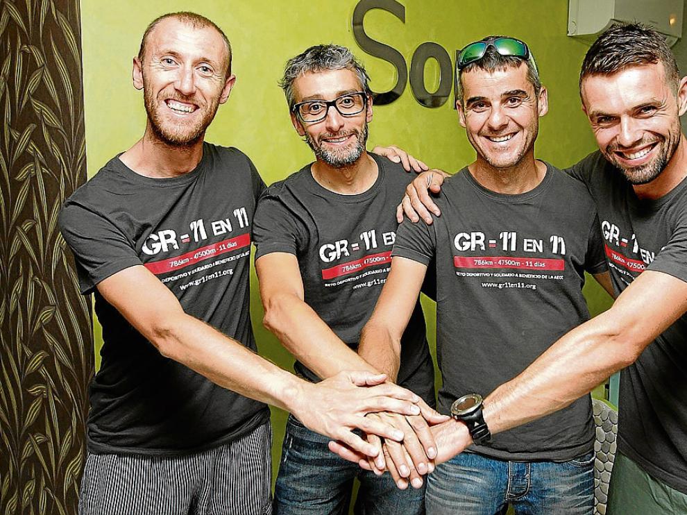Javier Lorente, Miguel Ángel Melet, Óscar Plasin y Toño Laguarta posan antes de iniciar su reto.