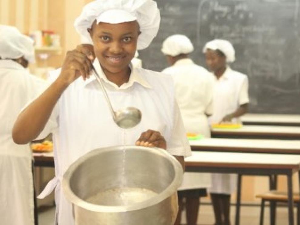Mónica Wanjiru es la ahijada de la chef María Marte, con dos estrellas Michelin.