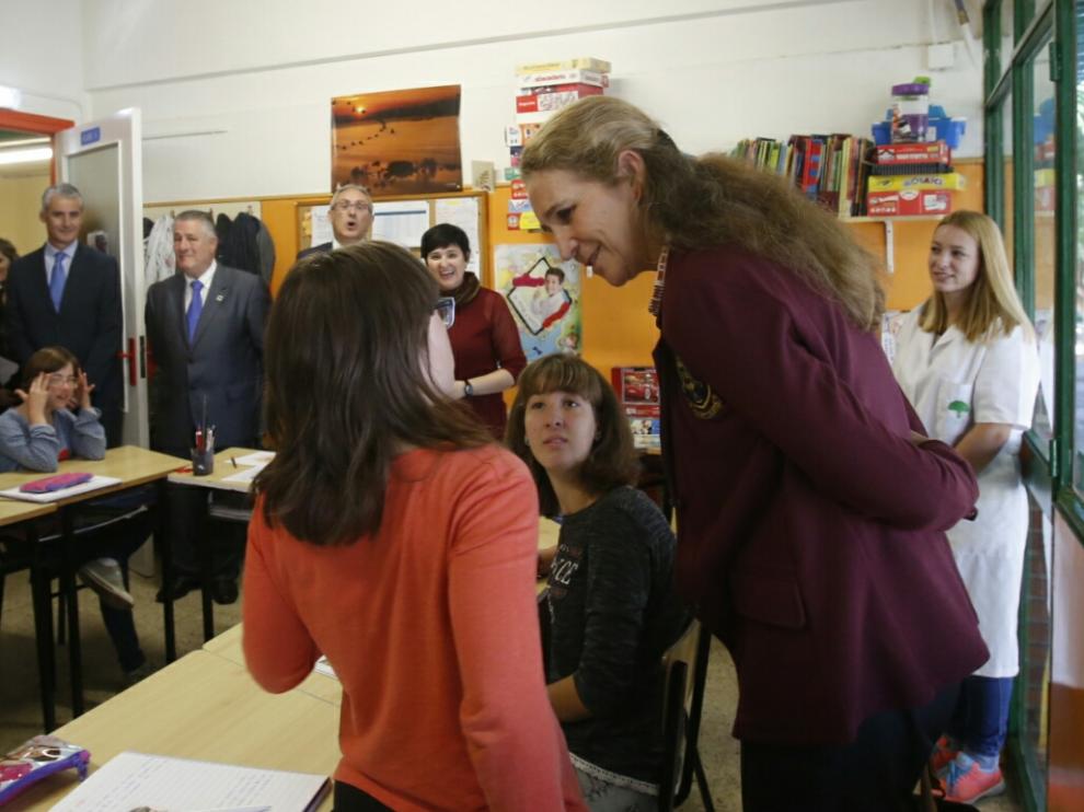 La infanta Elena visita el colegio San Martín de Porres de Atades