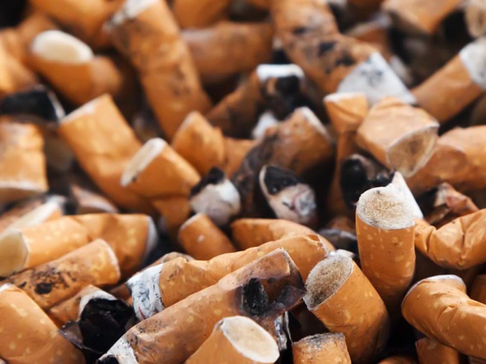 El problema se ha agudizado desde que entró en vigor en 2006 una ley antitabaco que prohíbe fumar en lugares públicos.