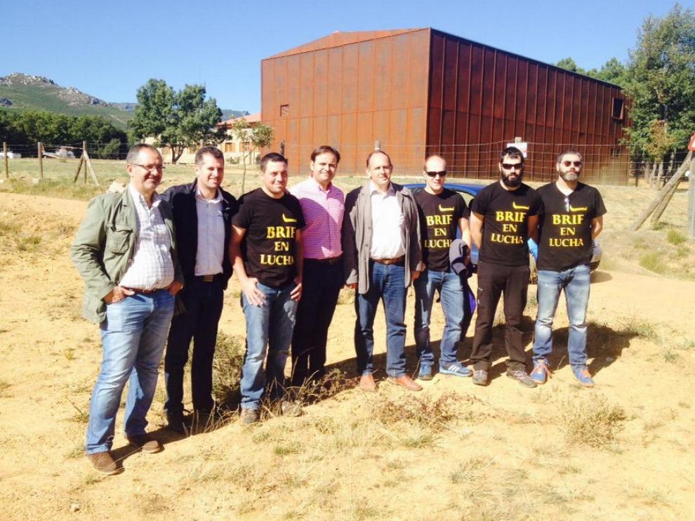 El secretario general del PSOE de Castilla y León, Luis Tudanca (2i) ha visitado la base de la BRIF de Tabuyo del Monte (León).