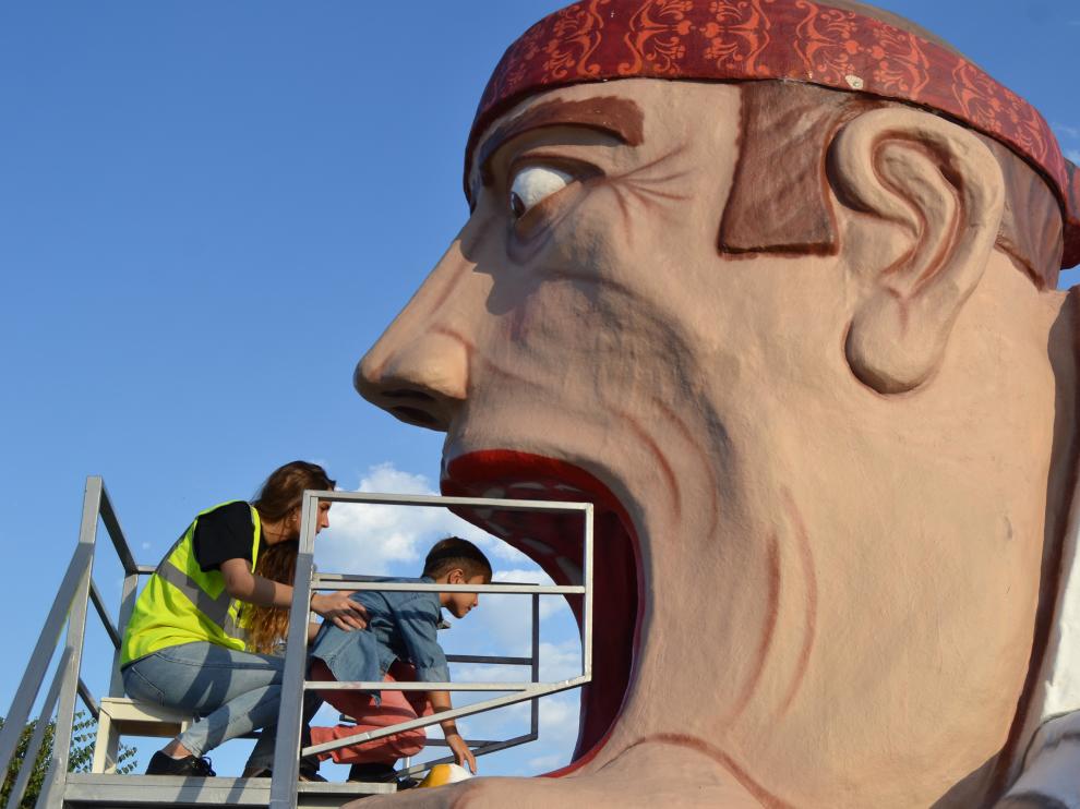 El Tragachicos y los cabezudos de los barrios estarán en la Plaza del Pilar.