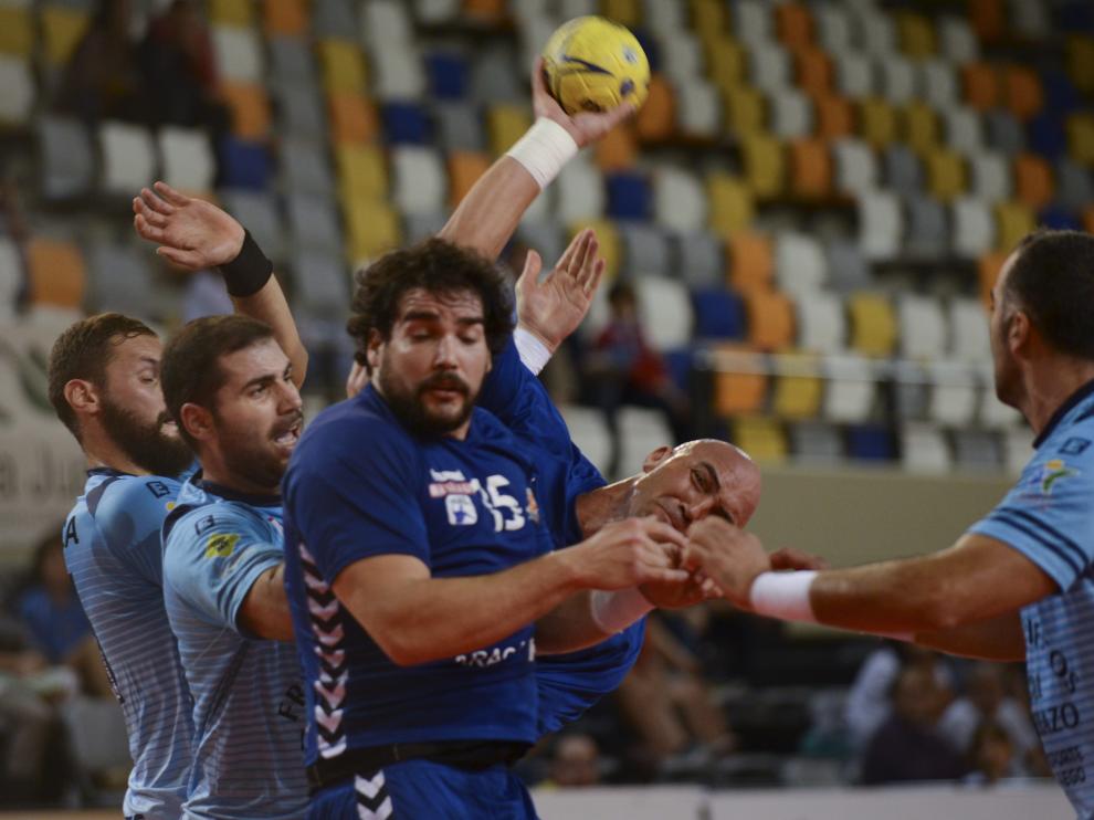 Ambos equipos atacaron mejor que defendieron durante el partido.
