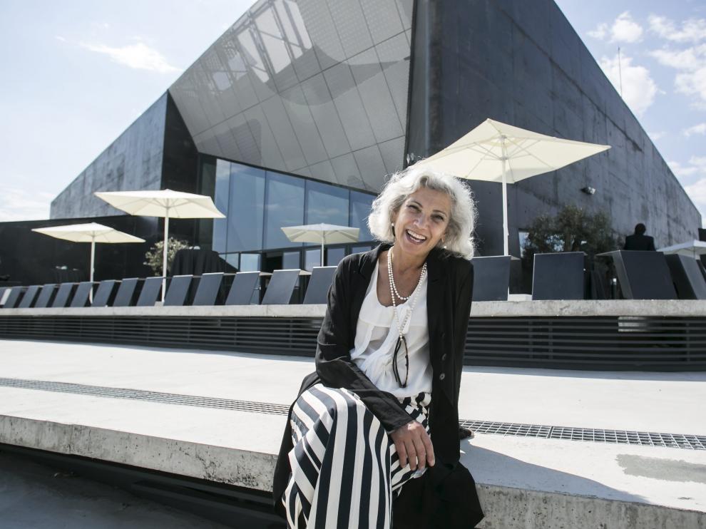 La arquitecta Carmen Pinós, en la inauguración del Caixaforum de Zaragoza el año pasado, en la terraza del edificio.