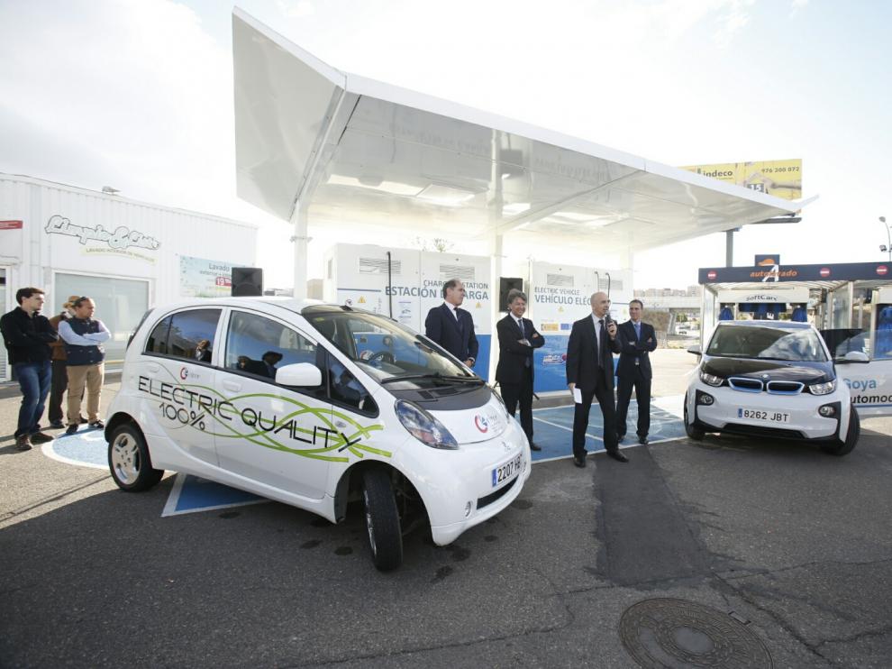 Presentación de la 'electrolinera' en Zaragoza.