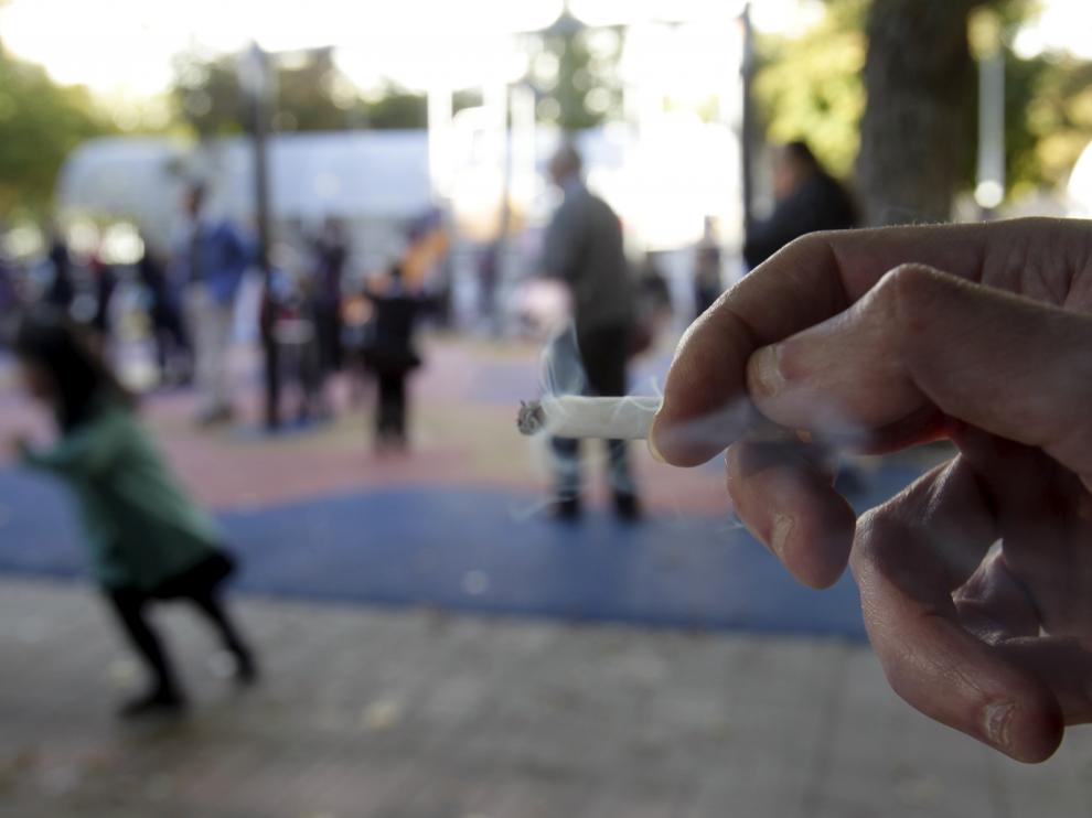 La satisfacción general con la vida disminuye ligeramente conforme la edad y los ingresos.
